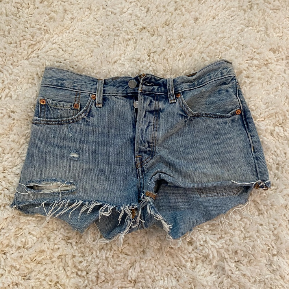LEVI JEAN DENIM SHORTS